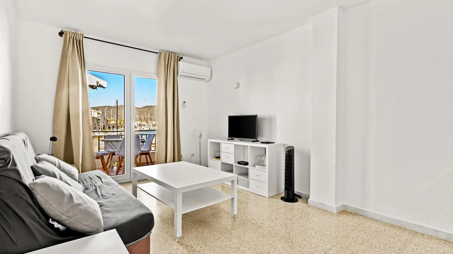 דירה אמפוריבראבה Apartamento Con Terraza Frente Al Canal