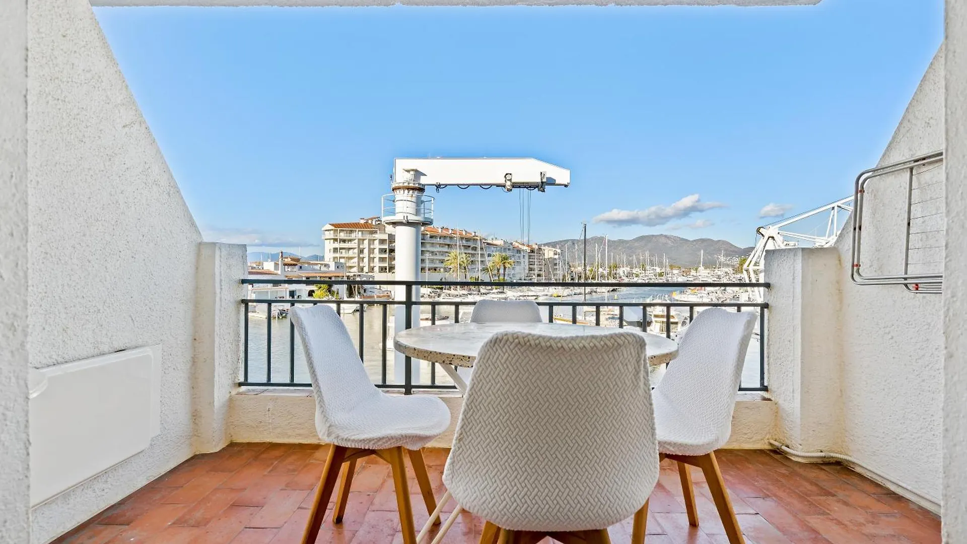 אמפוריבראבה Apartamento Con Terraza Frente Al Canal 0*,  ספרד