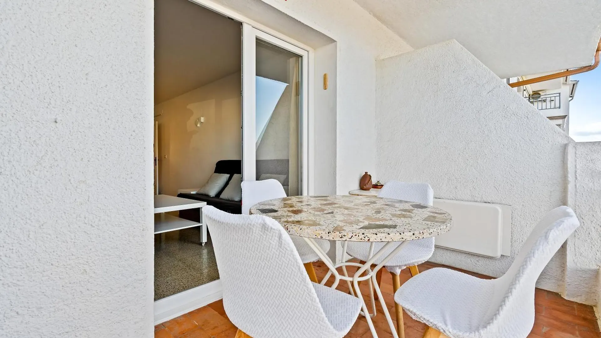 אמפוריבראבה Apartamento Con Terraza Frente Al Canal דירה