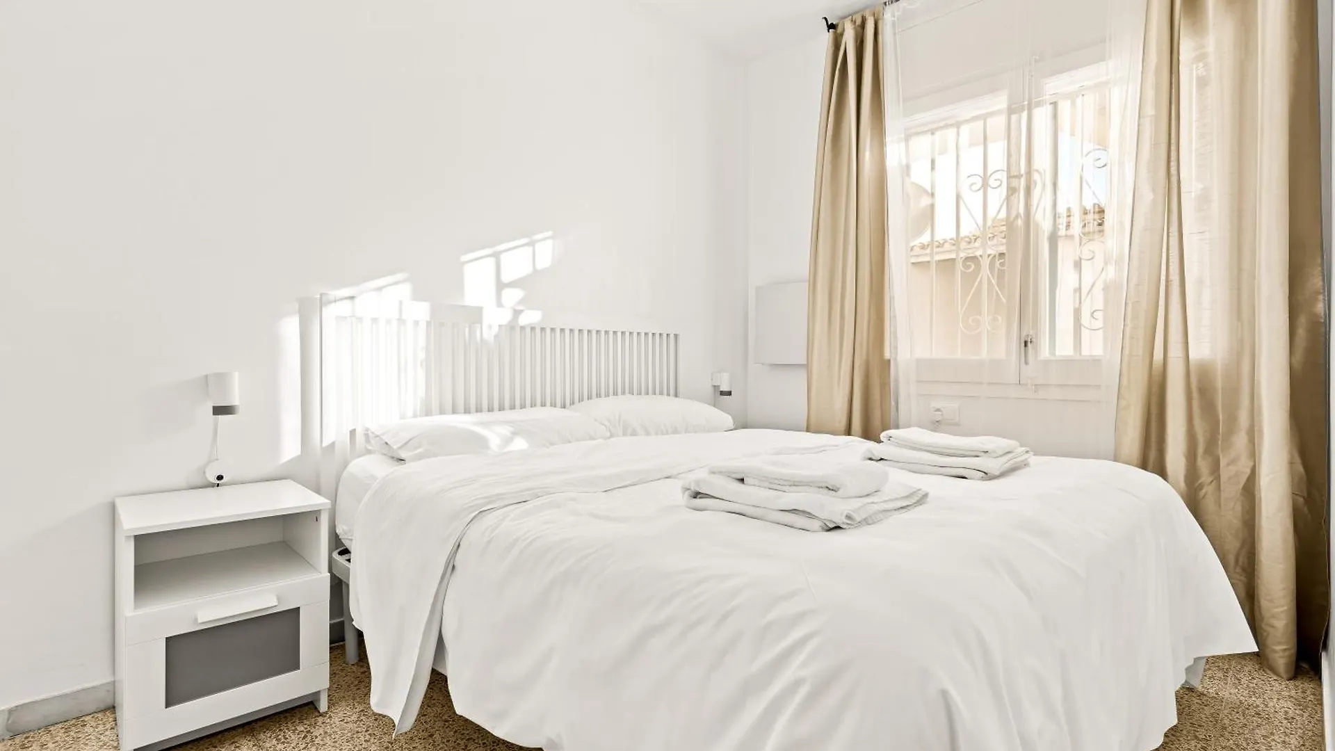 אמפוריבראבה Apartamento Con Terraza Frente Al Canal 0*,