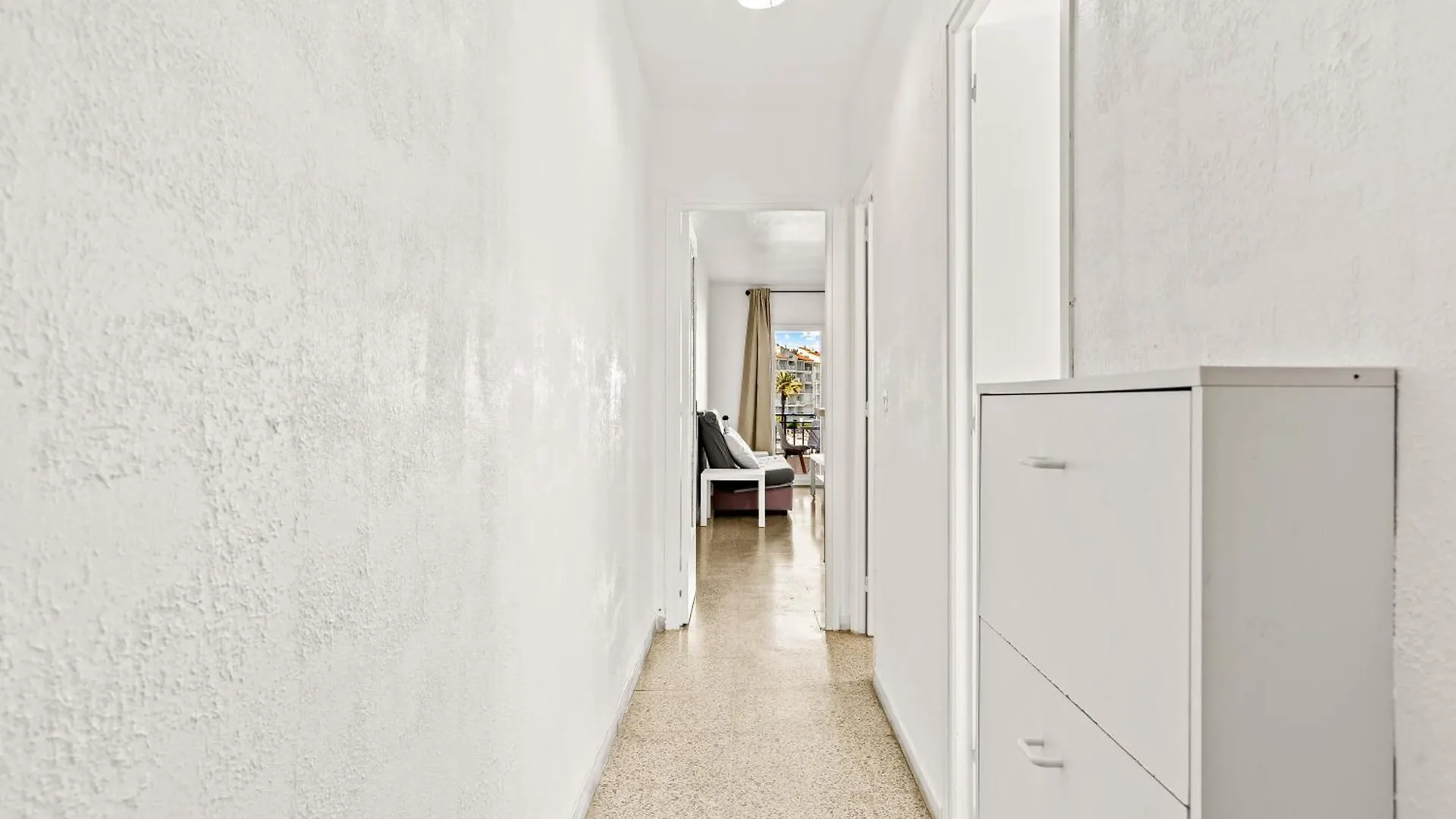 אמפוריבראבה Apartamento Con Terraza Frente Al Canal