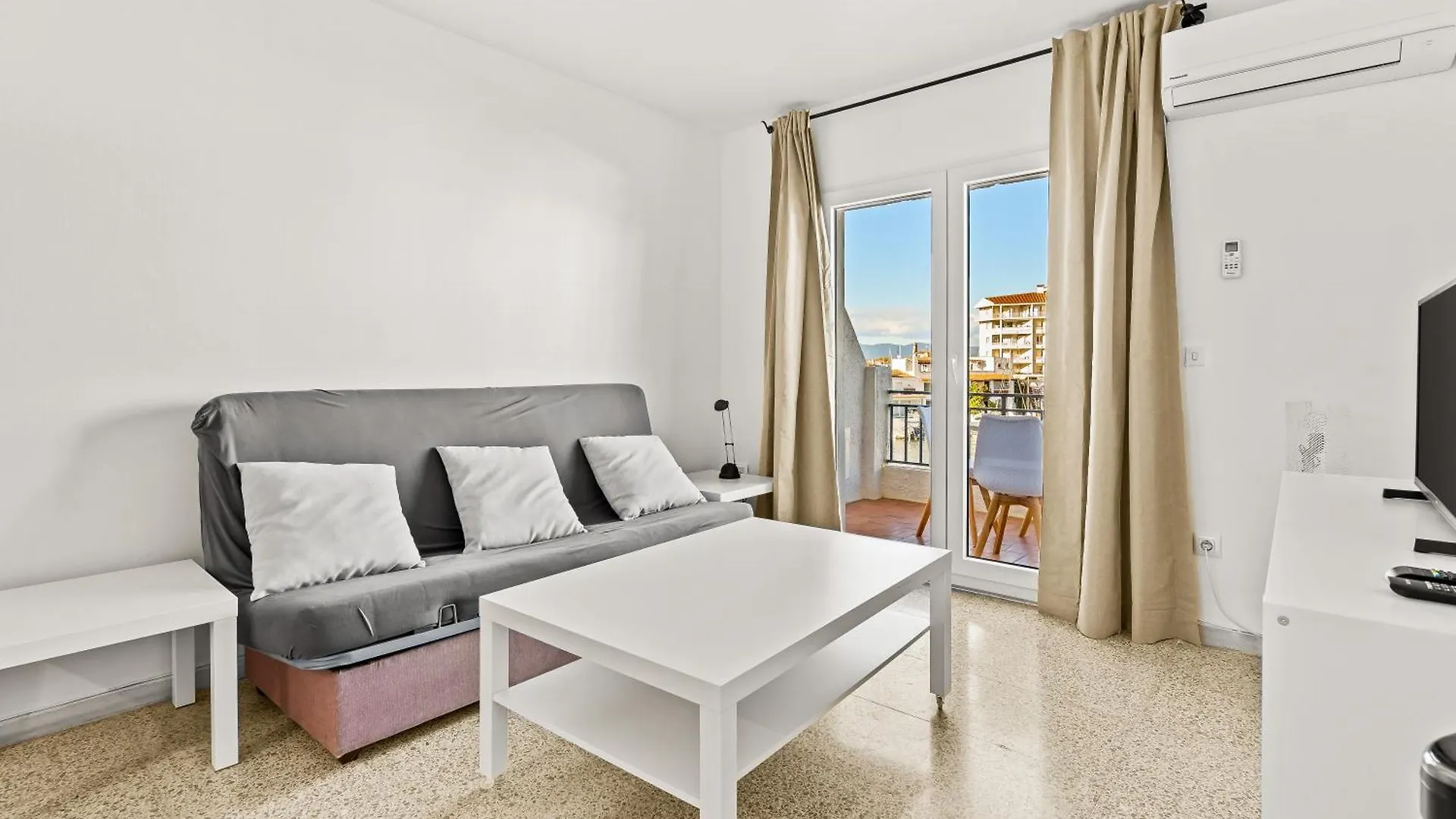 Apartamento Con Terraza Frente Al Canal Ampuriabrava