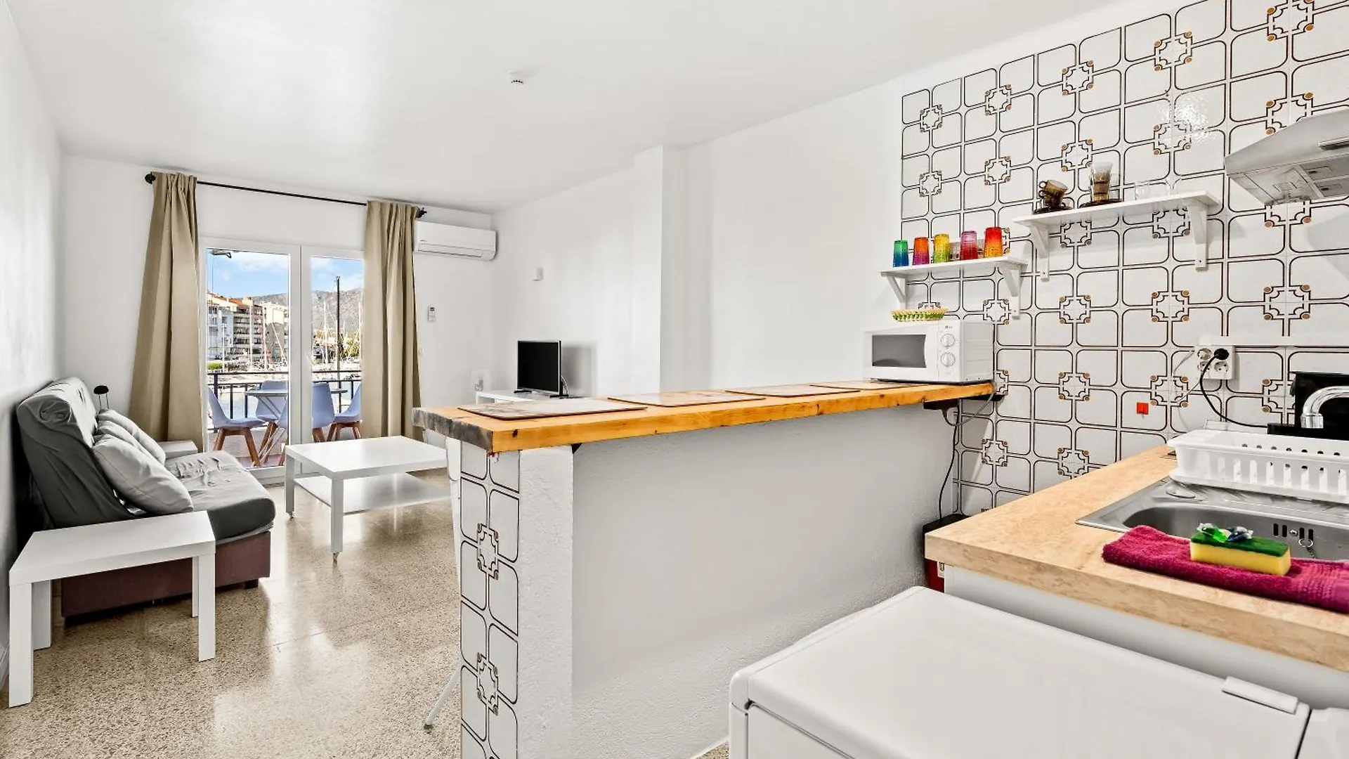 Apartamento Con Terraza Frente Al Canal Ampuriabrava